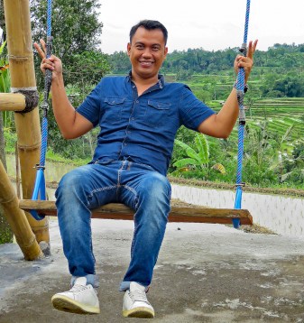 bali 9-10_ketut at work_edited-1 copy